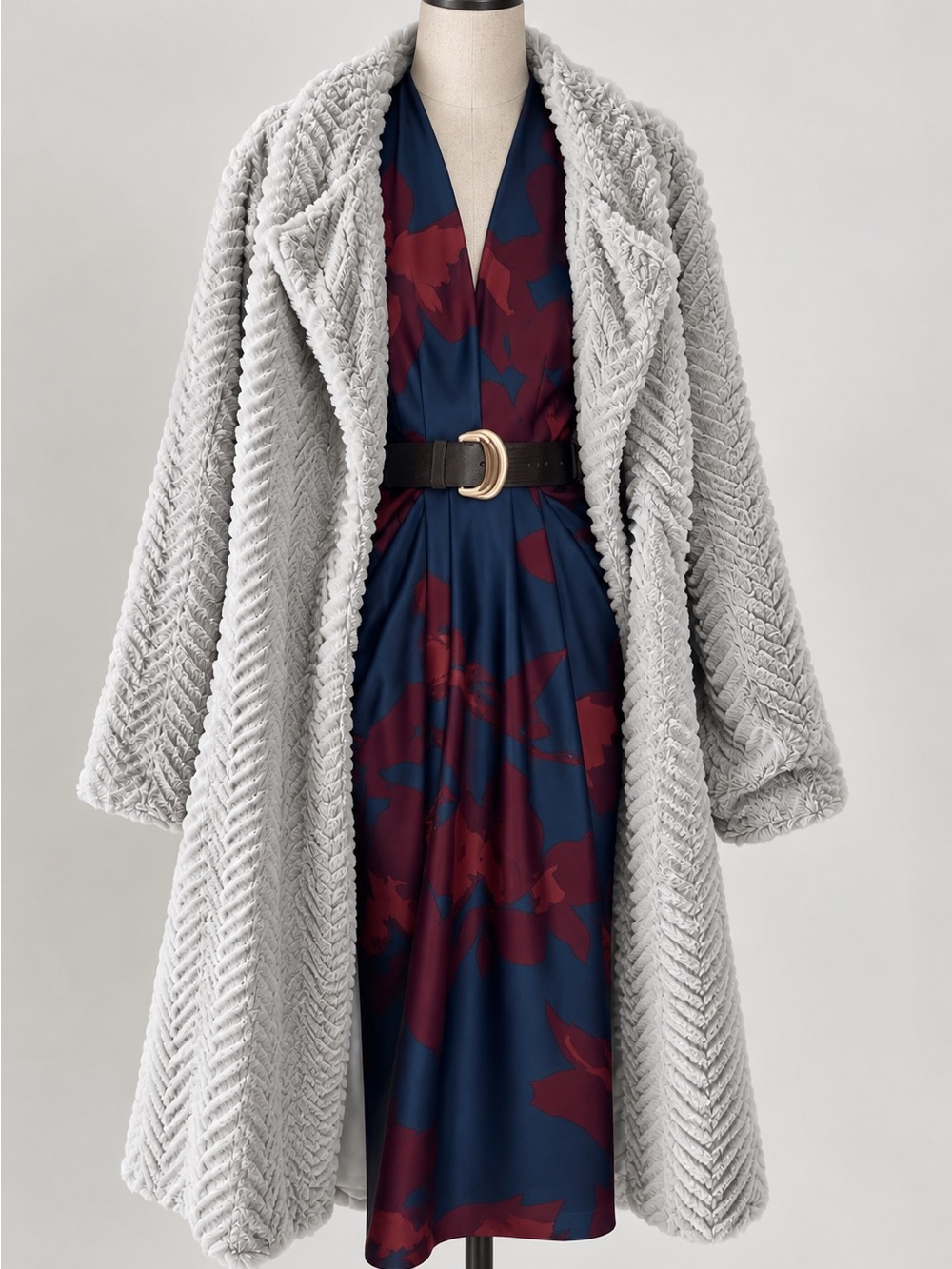 Fever Plush Light Gray Coat/Abrigo de piel sintética Fever, color marfil/crema,